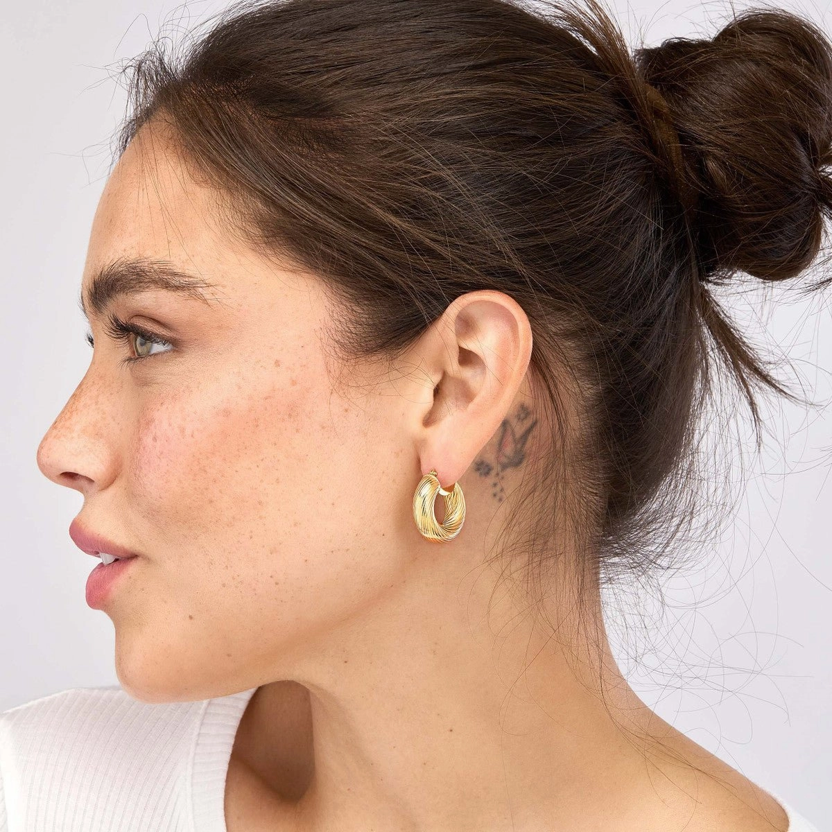 14K Yellow Gold 10.00mm Textured Round Tube Hoop Earrings