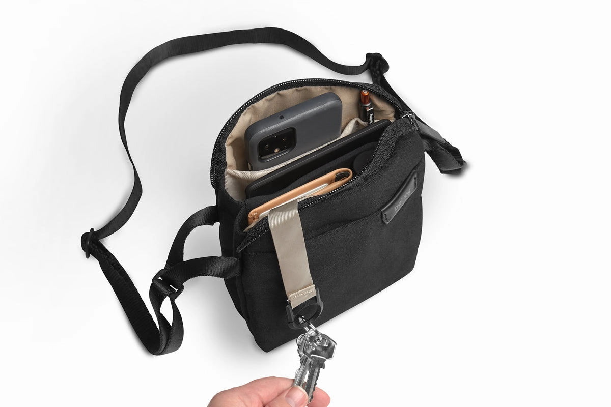 City Pouch Travel Bag - Melbourne Black