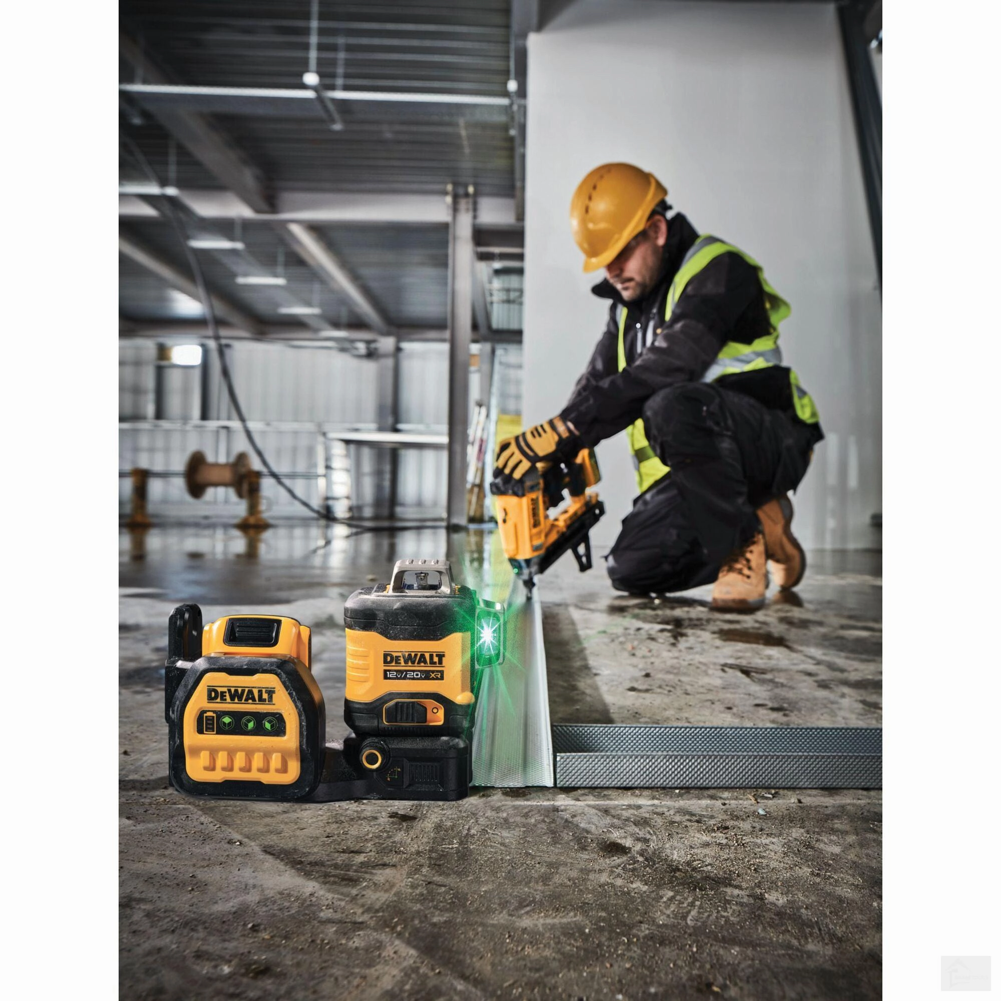 Dewalt 20V MAX* XR® 3 X 360 Green Line Laser (Tool Only) {DCLE34030GB}