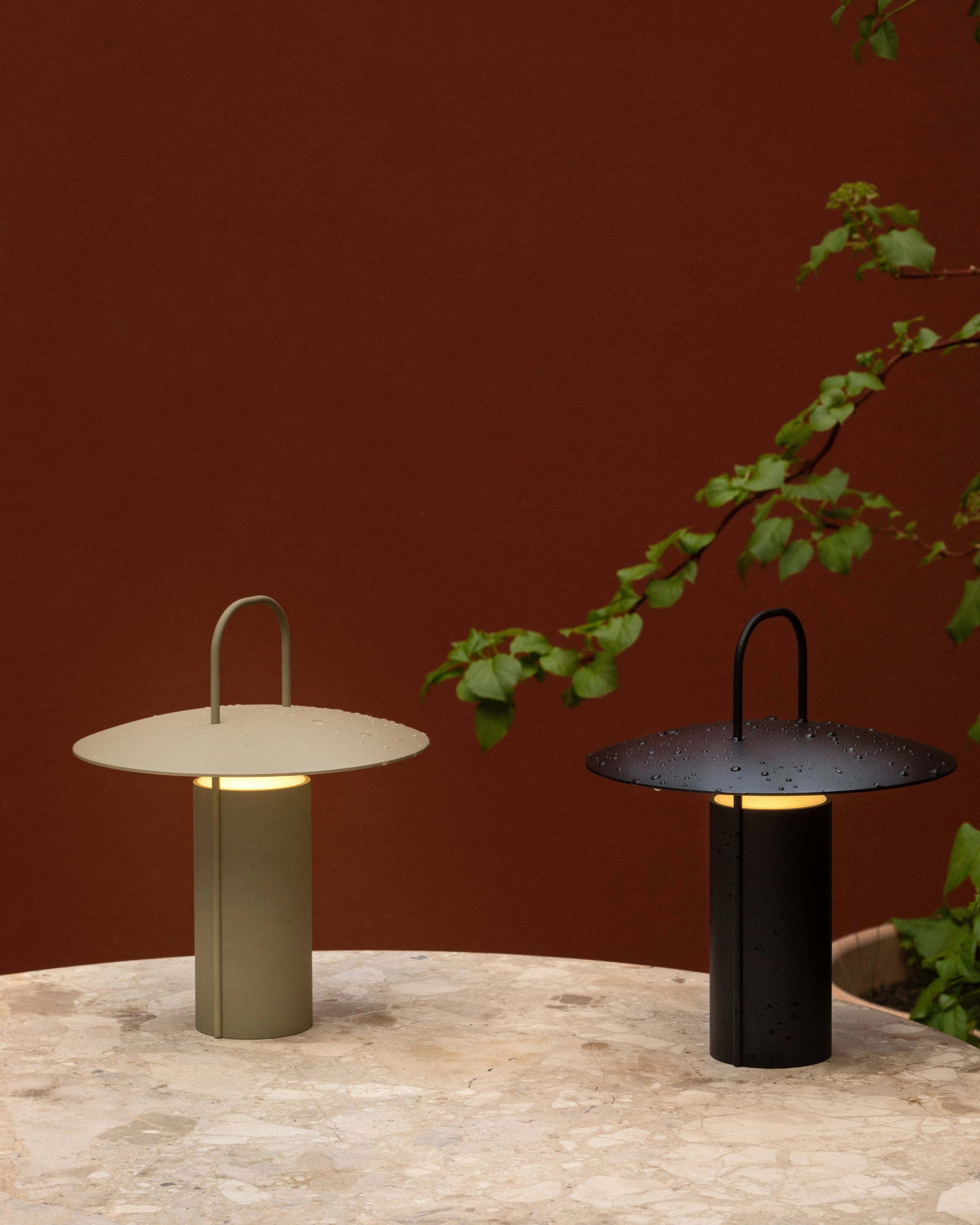 Minimalist Metal Portable Table Lamp | Ray