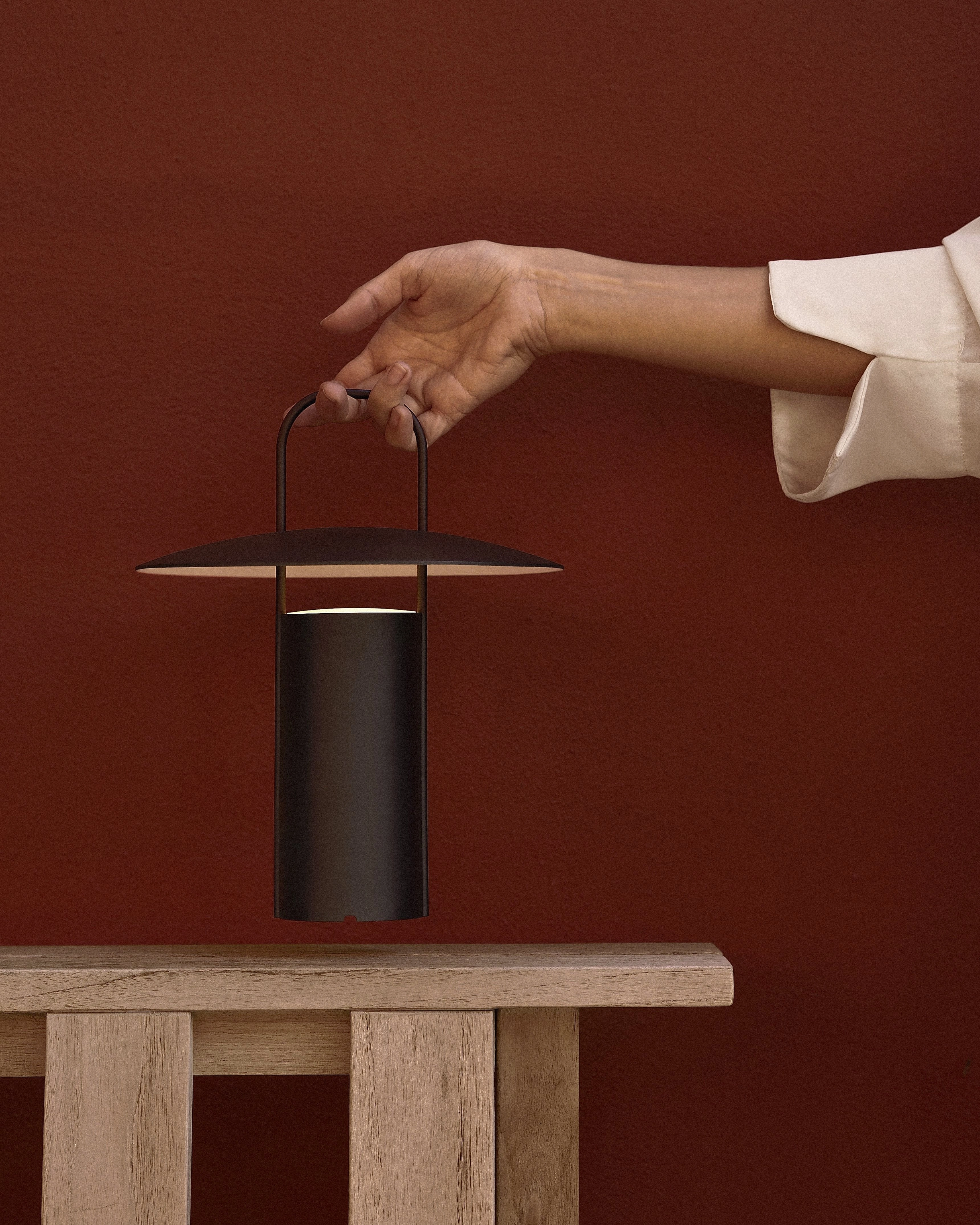 Minimalist Metal Portable Table Lamp | Ray