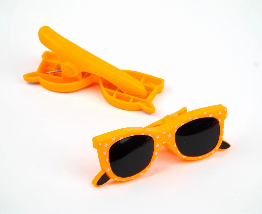 Tracker Beach Towel Clip Sunglasses